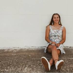 Meet your Posher, Elizabeth